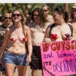 go topless manifestazione donne seno nudo