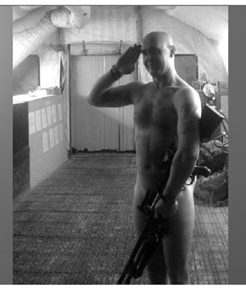 soldati nudi solidali harry inghilterra foto
