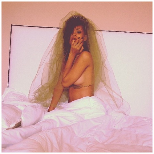 Rihanna seno nudo instagram